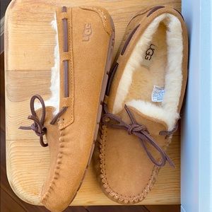 UGG Dakota Moccasins UNWORN